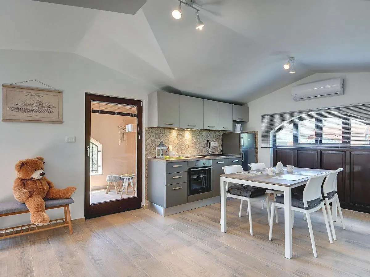 Modern Holiday Home In Medulin With Pool