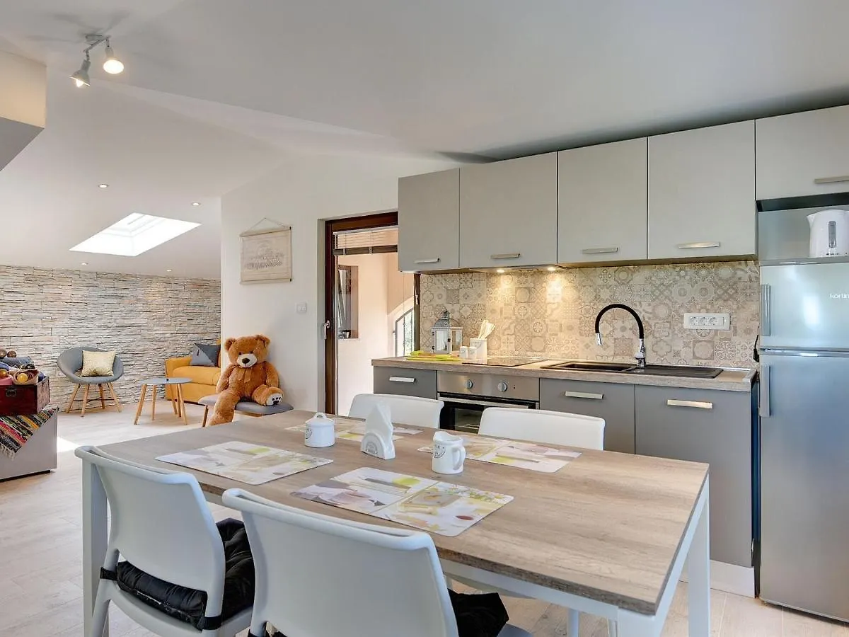 Modern Holiday Home In Medulin With Pool
