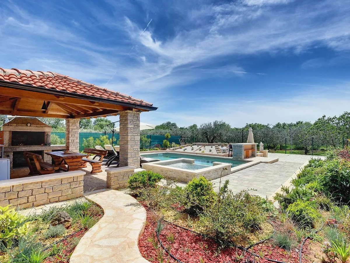 Modern Holiday Home In Medulin With Pool